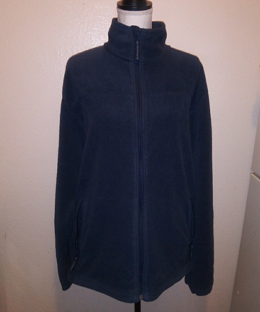 Selling a blue Cabelas sweater saze L
